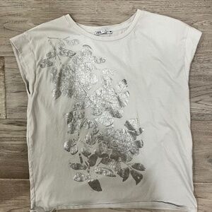 Baggy cute Zara sleeveless shiny top trendy and preppy
